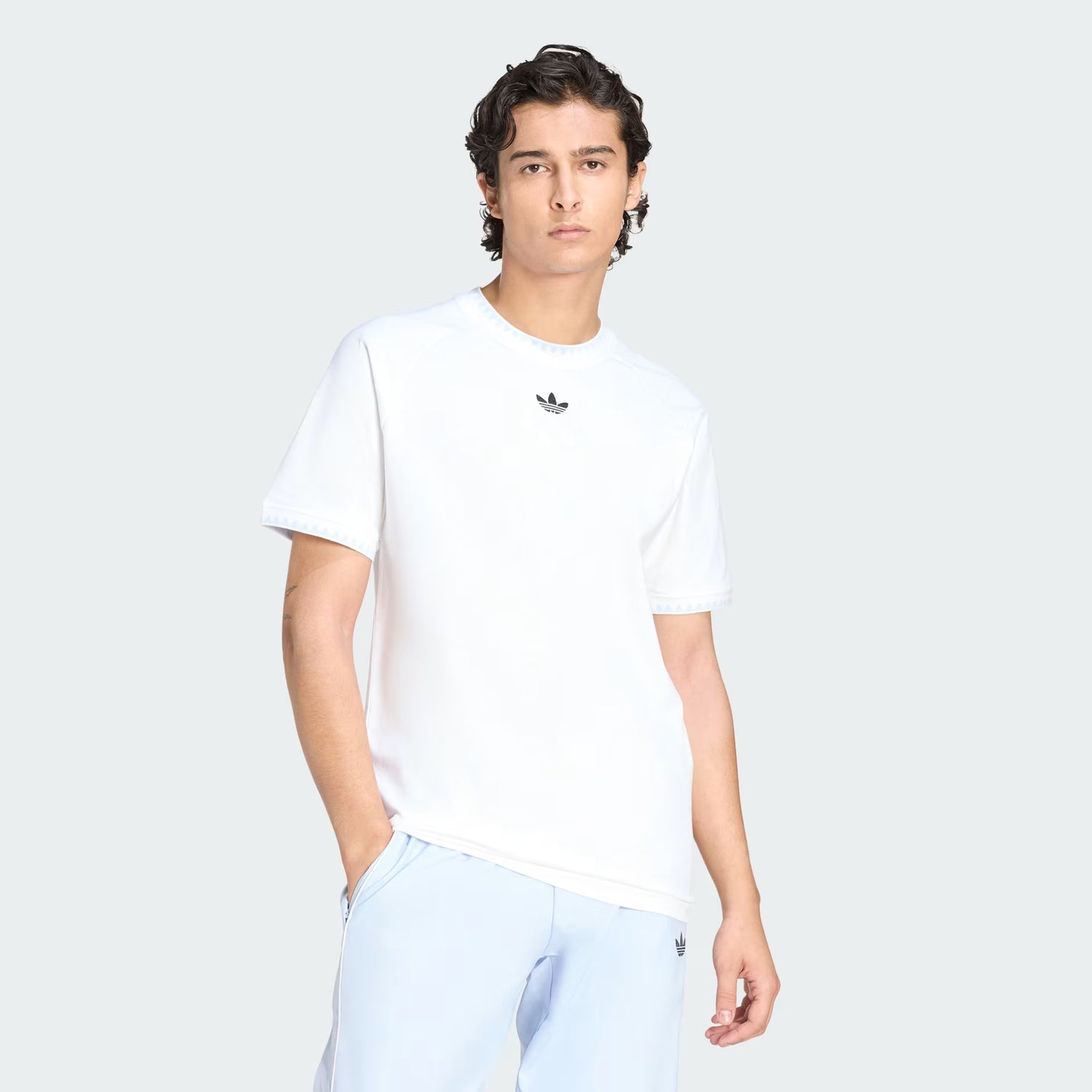 T-SHIRT CHEST STRIPES ENGINEERED COLLAR